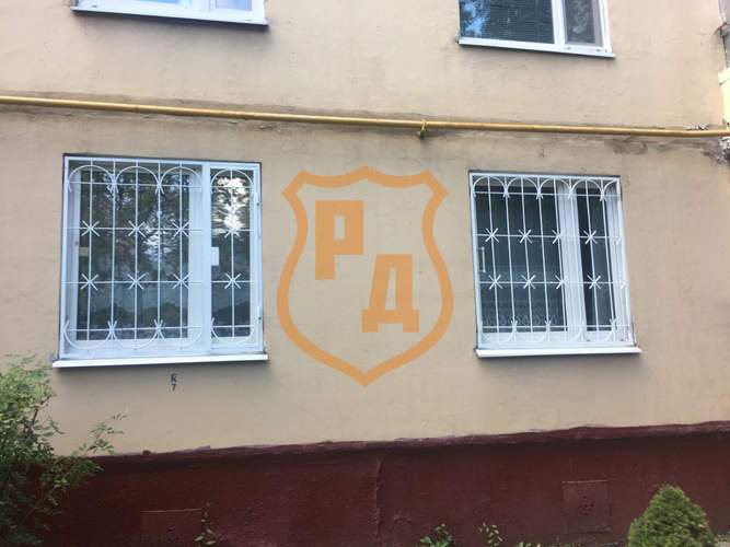 белая сварная решетка на окно, эскиз ежи