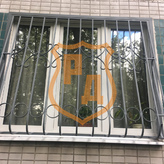 дутая сварная решетка для трёхстворчатого окна