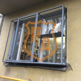 решетка антикошка серого цвета